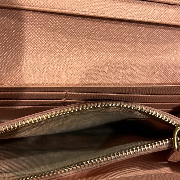 Prada light pink bow wallet!  Nice condition. Double button. Authentication Inc - Picture 13 of 16